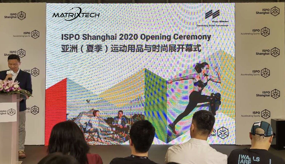 ISPOShanghai2020落幕 疊加態(tài)材料成為本屆展會(huì)的熱點(diǎn) 展會(huì)新聞 第1張-聯(lián)拓創(chuàng)意 圖片包含 游戲機(jī), 文字, 報(bào)紙, 人們 描述已自動(dòng)生成