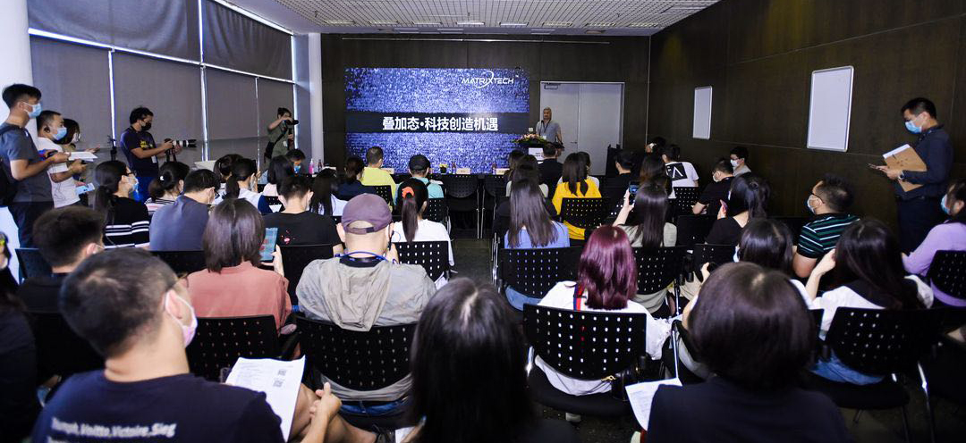 ISPOShanghai2020落幕 疊加態(tài)材料成為本屆展會(huì)的熱點(diǎn) 展會(huì)新聞 第4張-聯(lián)拓創(chuàng)意 會(huì)議室里的人們 描述已自動(dòng)生成